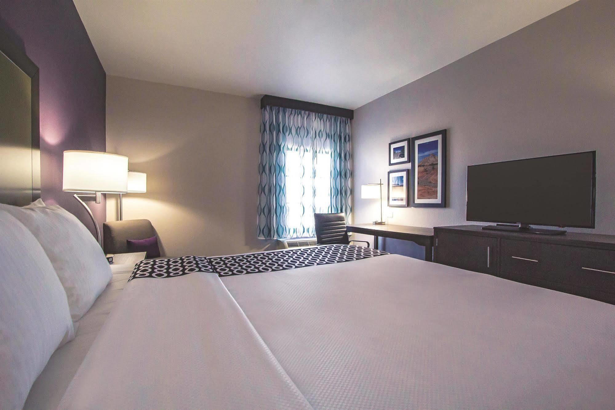 La Quinta By Wyndham Pampa Hotel Kültér fotó